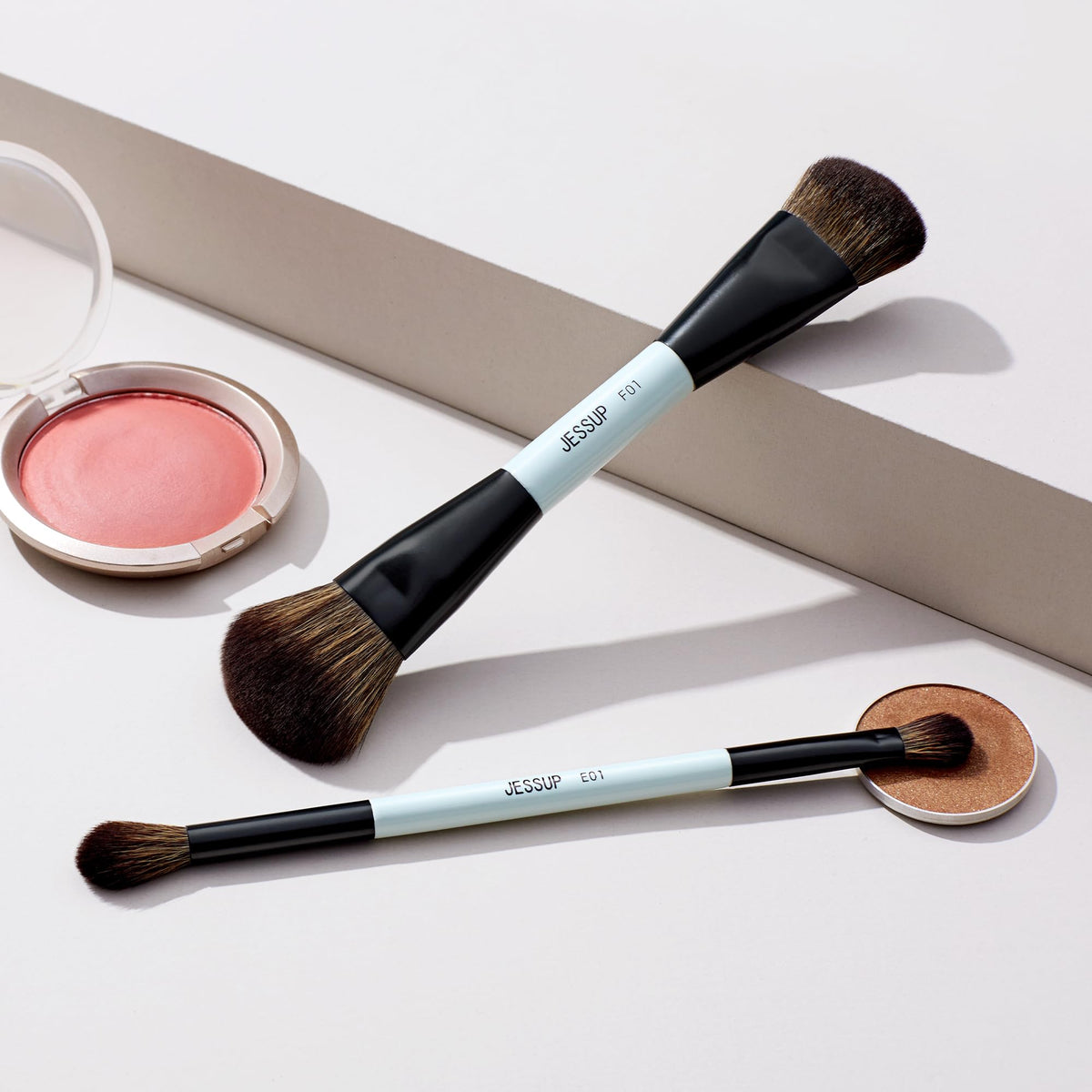 Jessup makeup brushes set with a stylish background