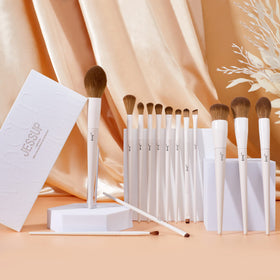 Jessup makeup brushes with birch wooden handles