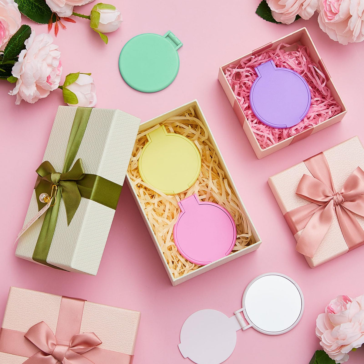 Jetec compact mirror in a lady's handbag