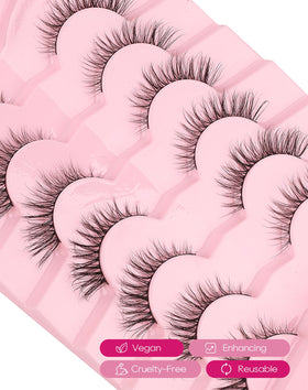 Jiocolor Cat Eye Lashes Short Wispy 15mm on model