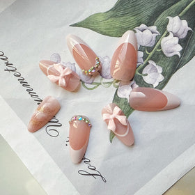 juggssa Almond Press on Nails lifestyle scene