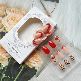 juggssa Press On Nails Cherry Leopard Print on model