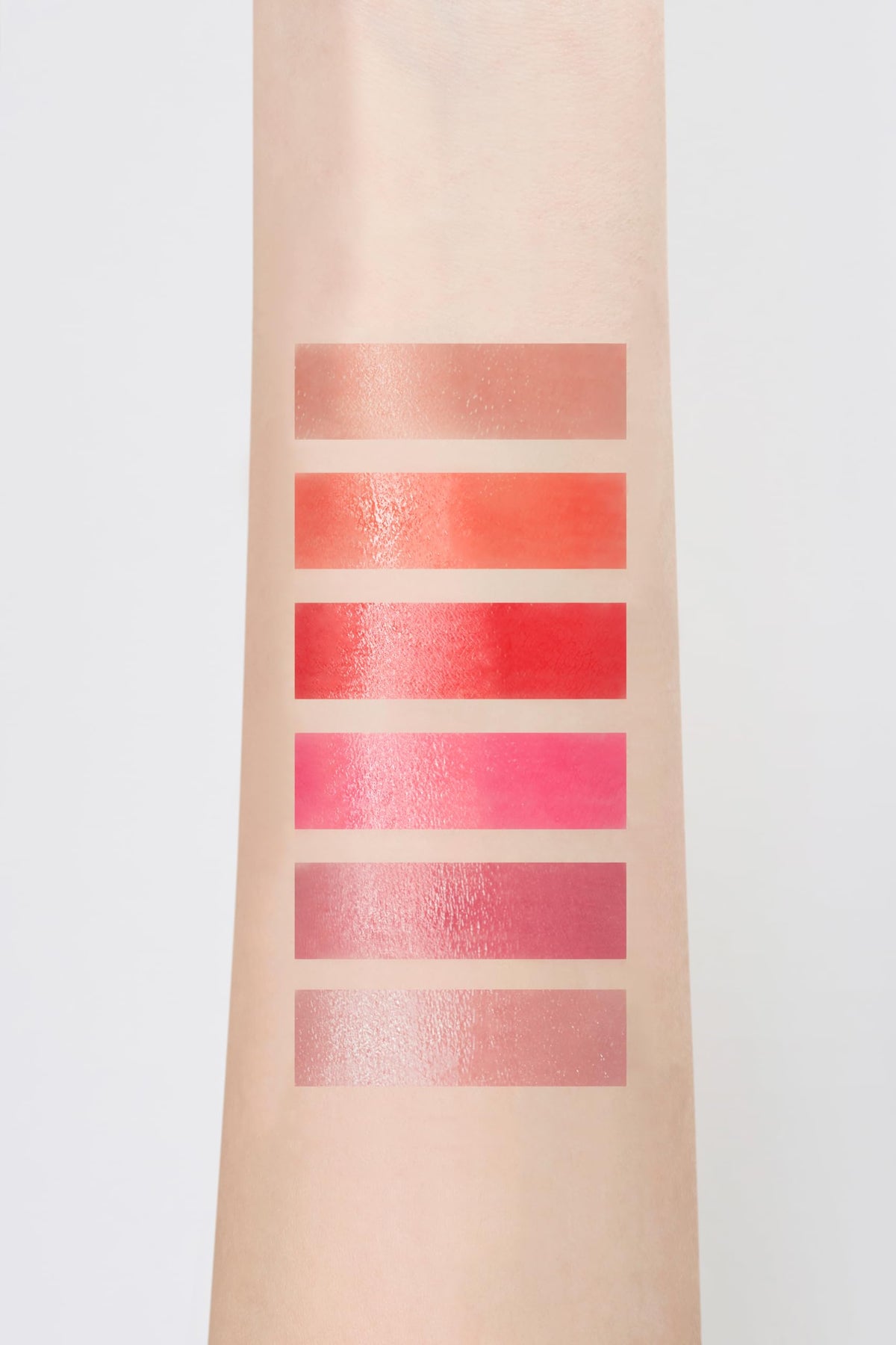 JUNG SAEM MOOL Classic Glaze Lipstick Apple-Flirting close-up of tip