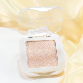 Kaely Pressed Single Eyeshadow Pearl White Glitter close-up