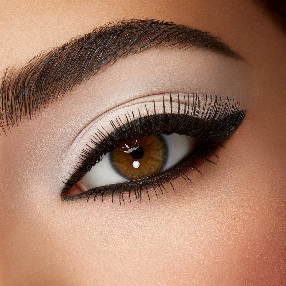 Kiko Milano High Pigment Eyeshadow 37 applied on eyelids for a shimmering look
