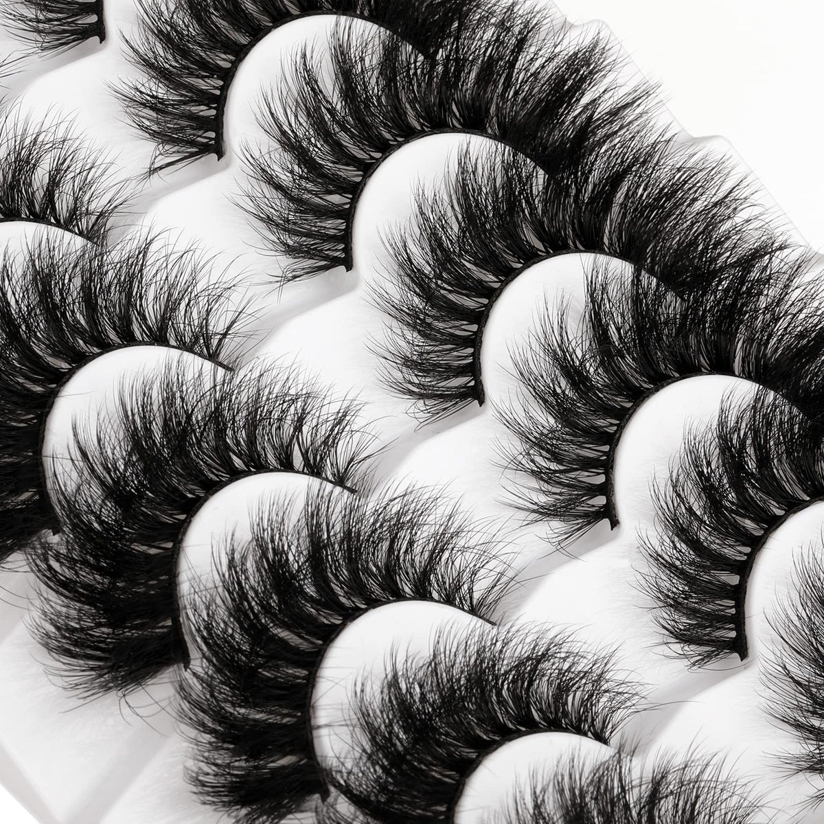 Kiromiro 20mm 8D Cat Eye Mink Lashes on model