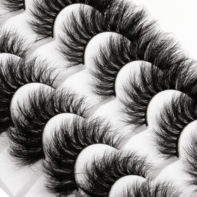 Kiromiro 20mm 8D Cat Eye Mink Lashes on model