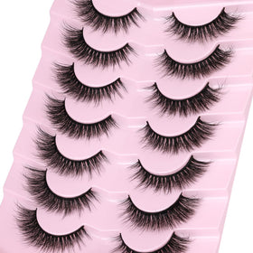 Kiromiro 6D Cat Eye Lashes with detailed view of texture