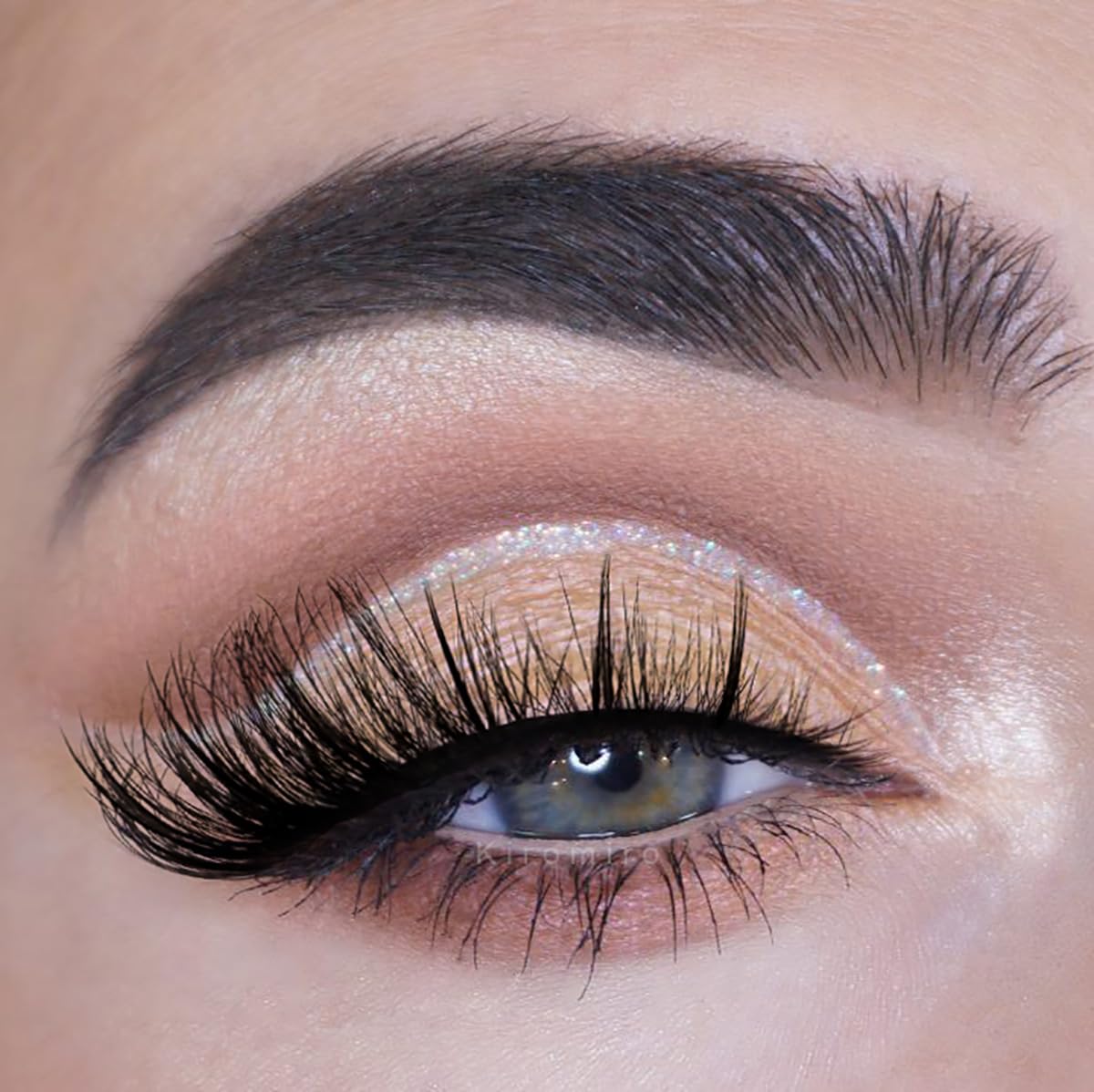 Kiromiro Fox Eye Lashes side view with soft cotton band