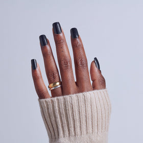 KISS Press On Nails 'Photogenic' black short squoval with included nail glue