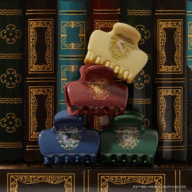 Kitsch Harry Potter Hufflepuff hair clip in casual hairstyle