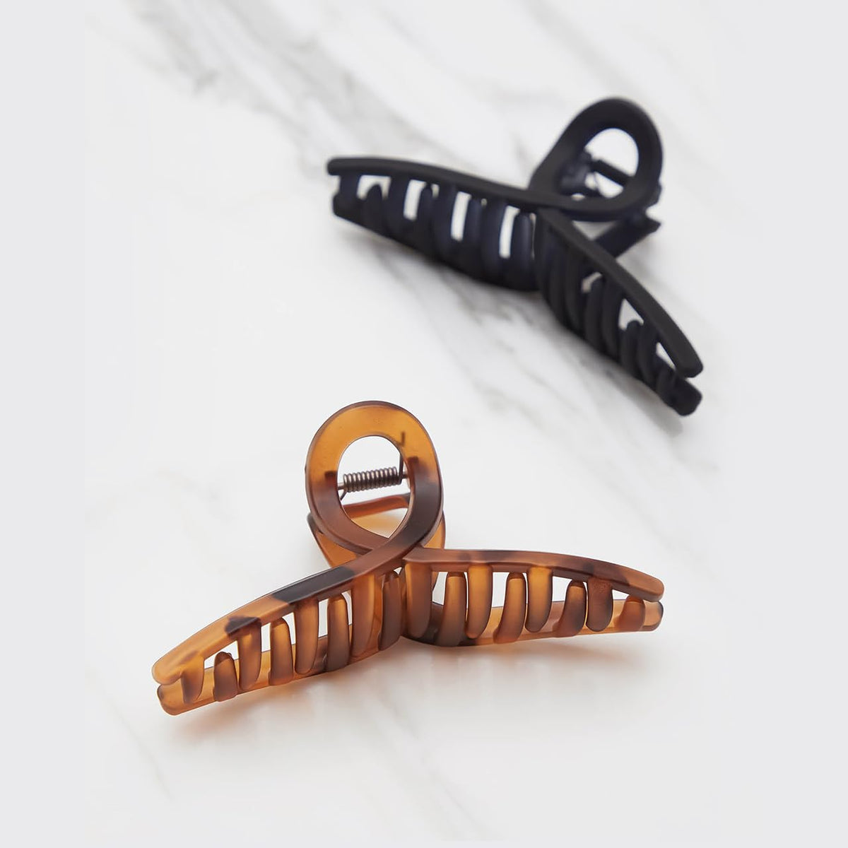 Kitsch Large Loop Hair Clips in travel bag