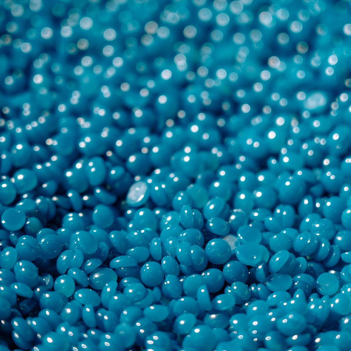 KoluaWax Wax Beads packaging with applicator sticks