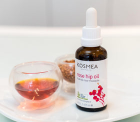 Kosmea Rosehip Oil displayed with fresh rosehips
