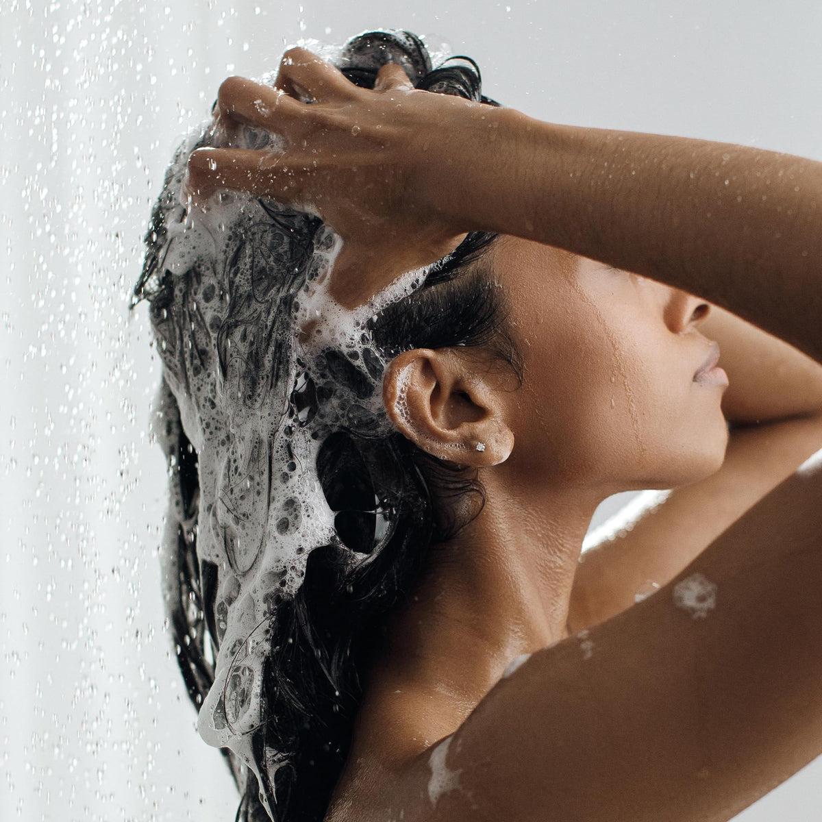 Kristin Ess Clarifying Detox Shampoo in a bathroom setting