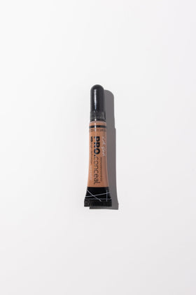 L.A. Girl HD Pro.Conceal Medium Bisque brush tip applicator