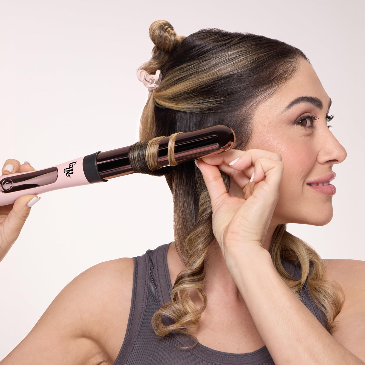 L'ANGE HAIR Le Curl 25 MM Titanium Curling Wand with 360˚ swivel cord