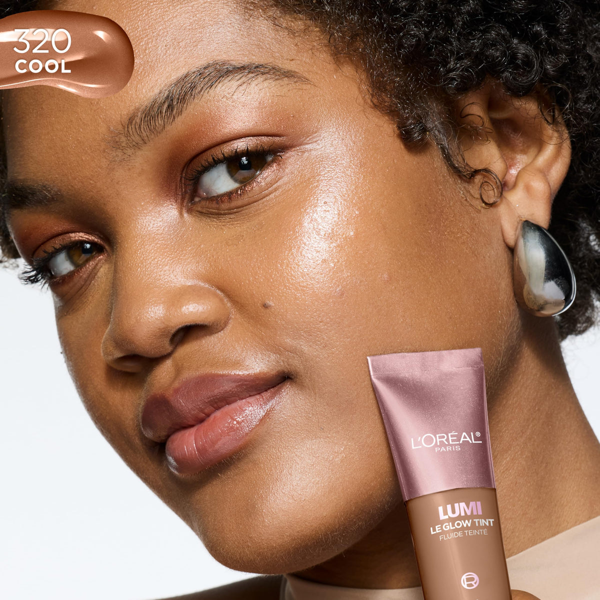 L'Oreal Paris Lumi Le Glow Skin Tint 320 application on skin