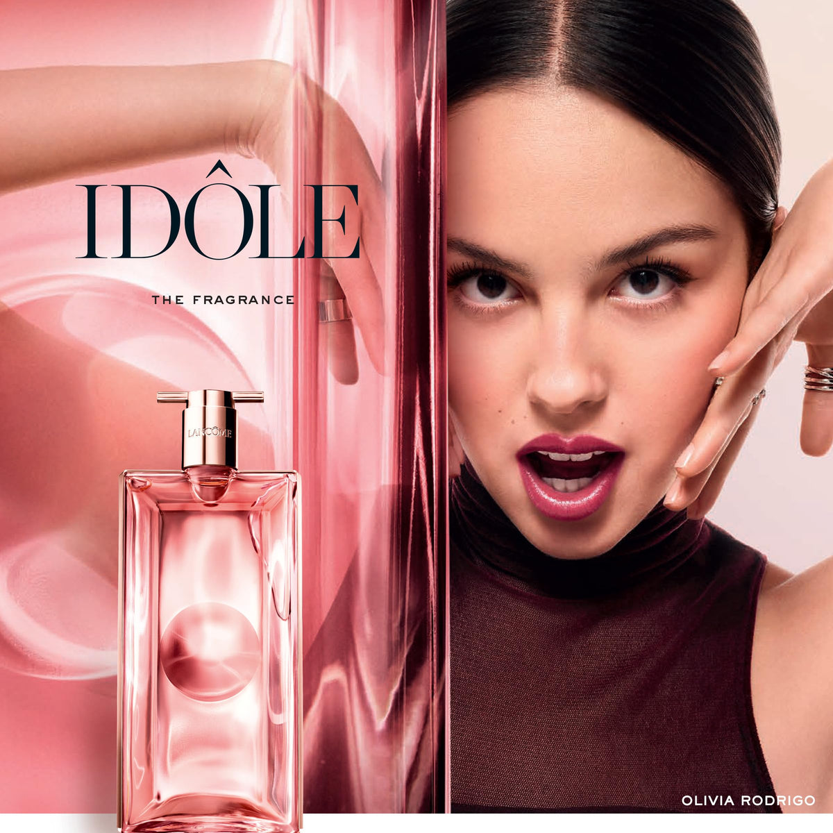 Lancôme Idôle Eau de Parfum with a floral arrangement