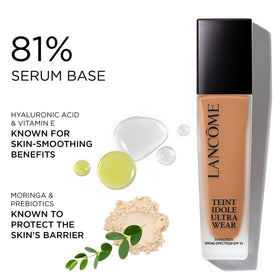 Lancôme Teint Idole Ultra Wear Foundation 560C in hand