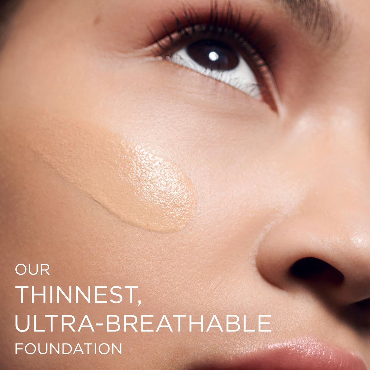 Lancôme Teint Idole Ultra Wear Foundation 560C with makeup brush