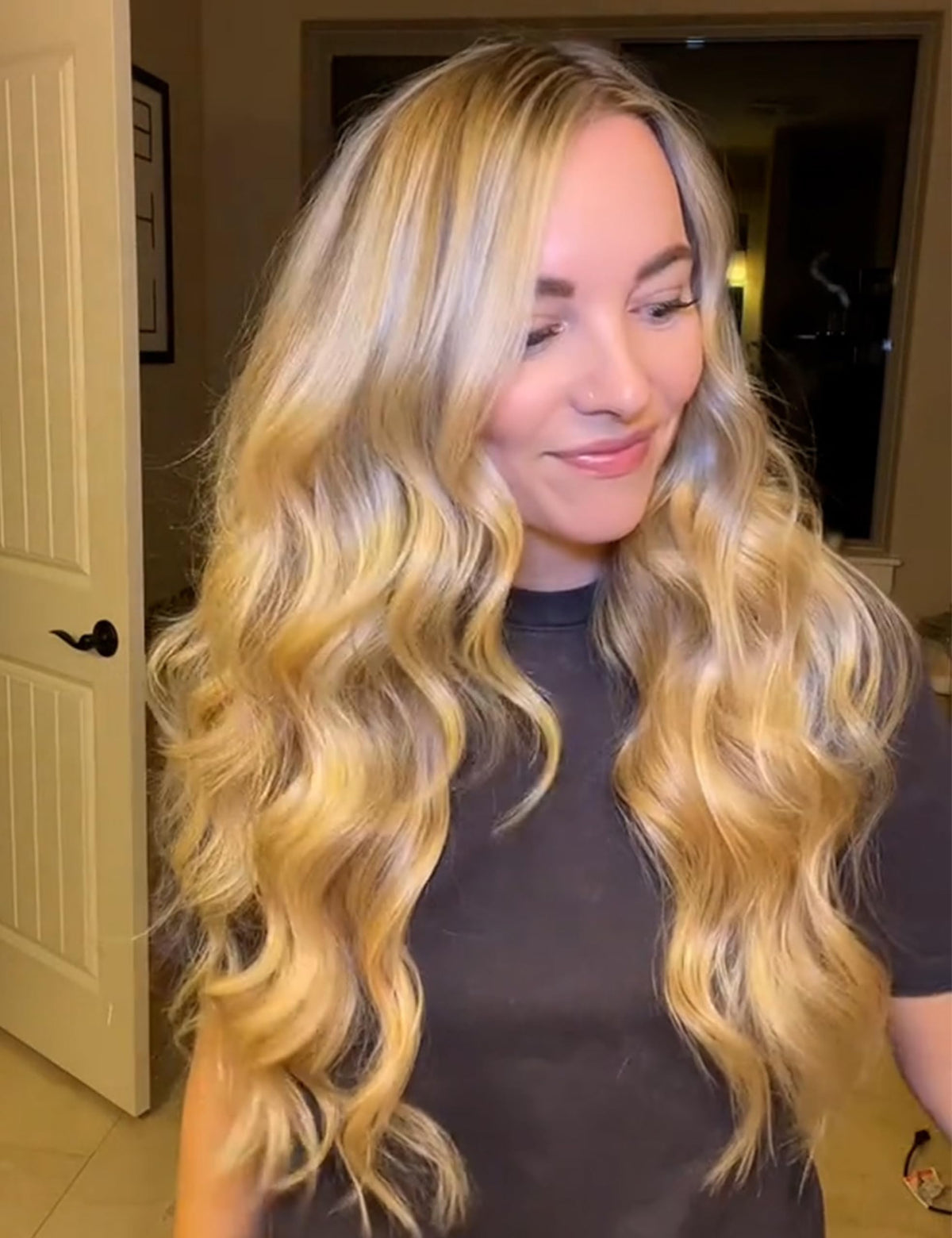 LANVIER curling iron displaying temperature settings