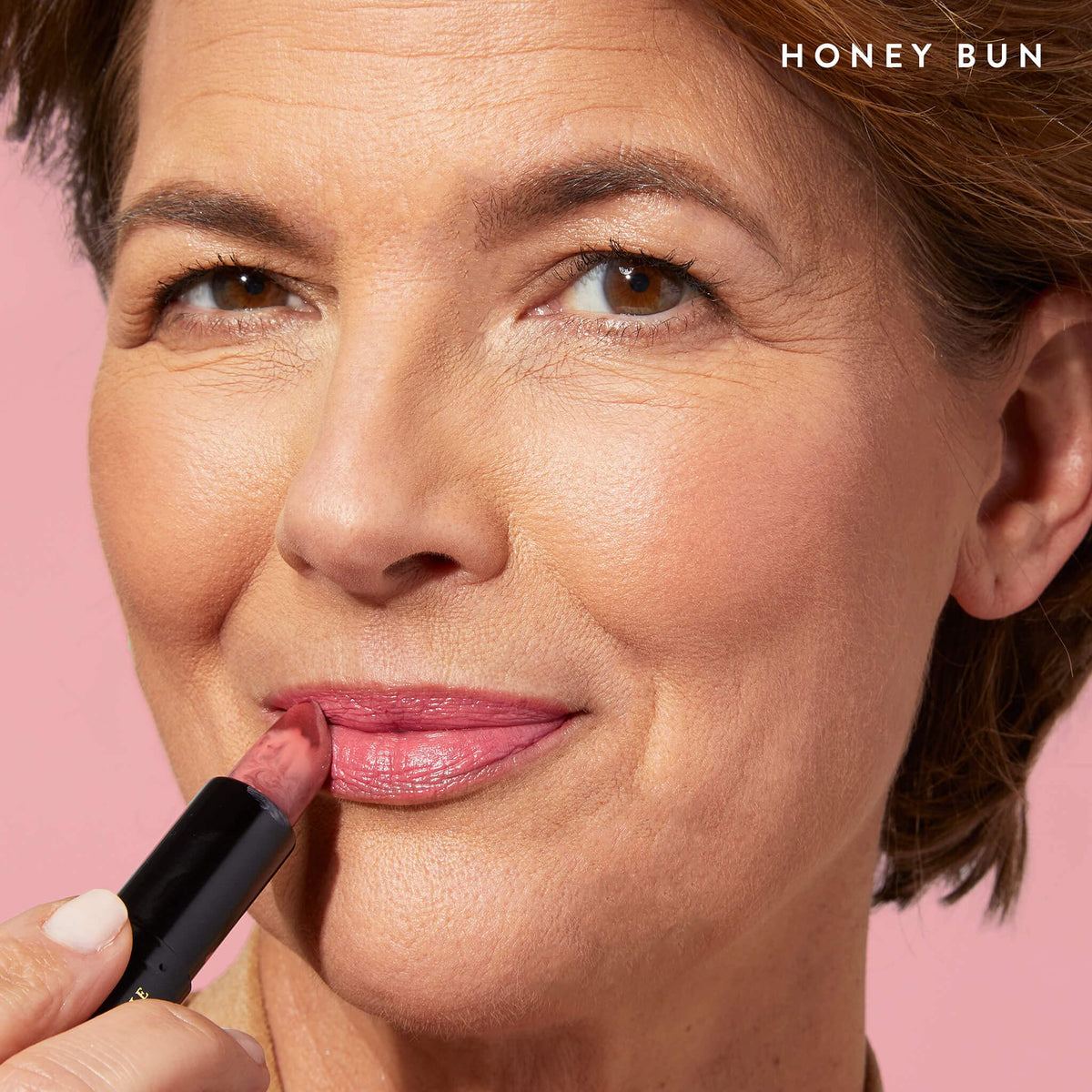 LAURA GELLER Italian Marble Hydrating Lipstick Honey Bun close-up of marble effect