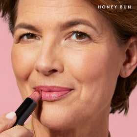 LAURA GELLER Italian Marble Hydrating Lipstick Honey Bun close-up of marble effect
