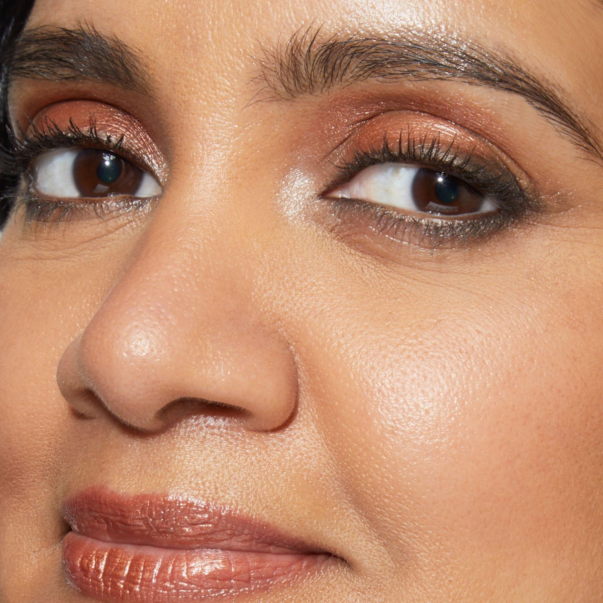LAURA GELLER The Delectables Earthy Essentials Eyeshadow Palette lifestyle shot