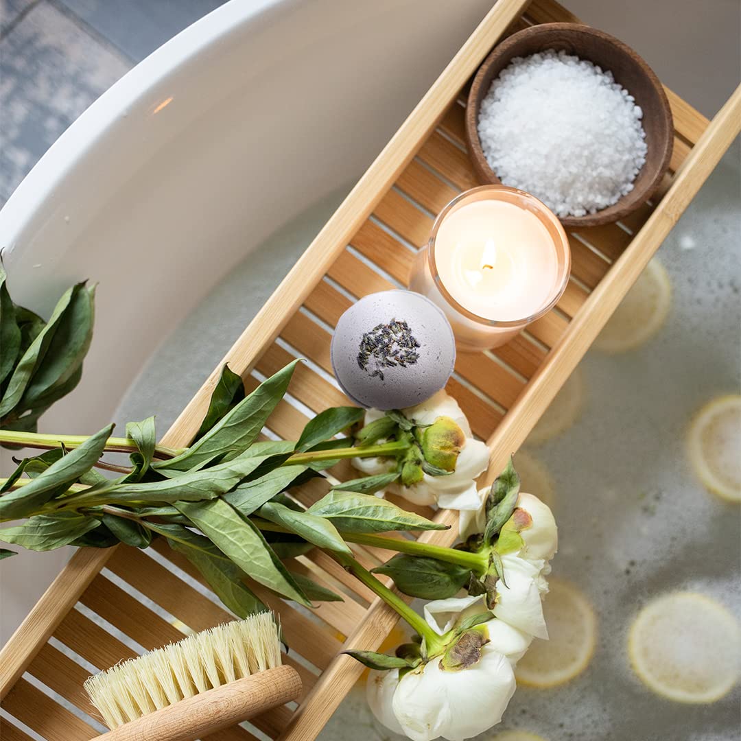 Lavender scented candle from NATURAL AMOR Spa Gift Set