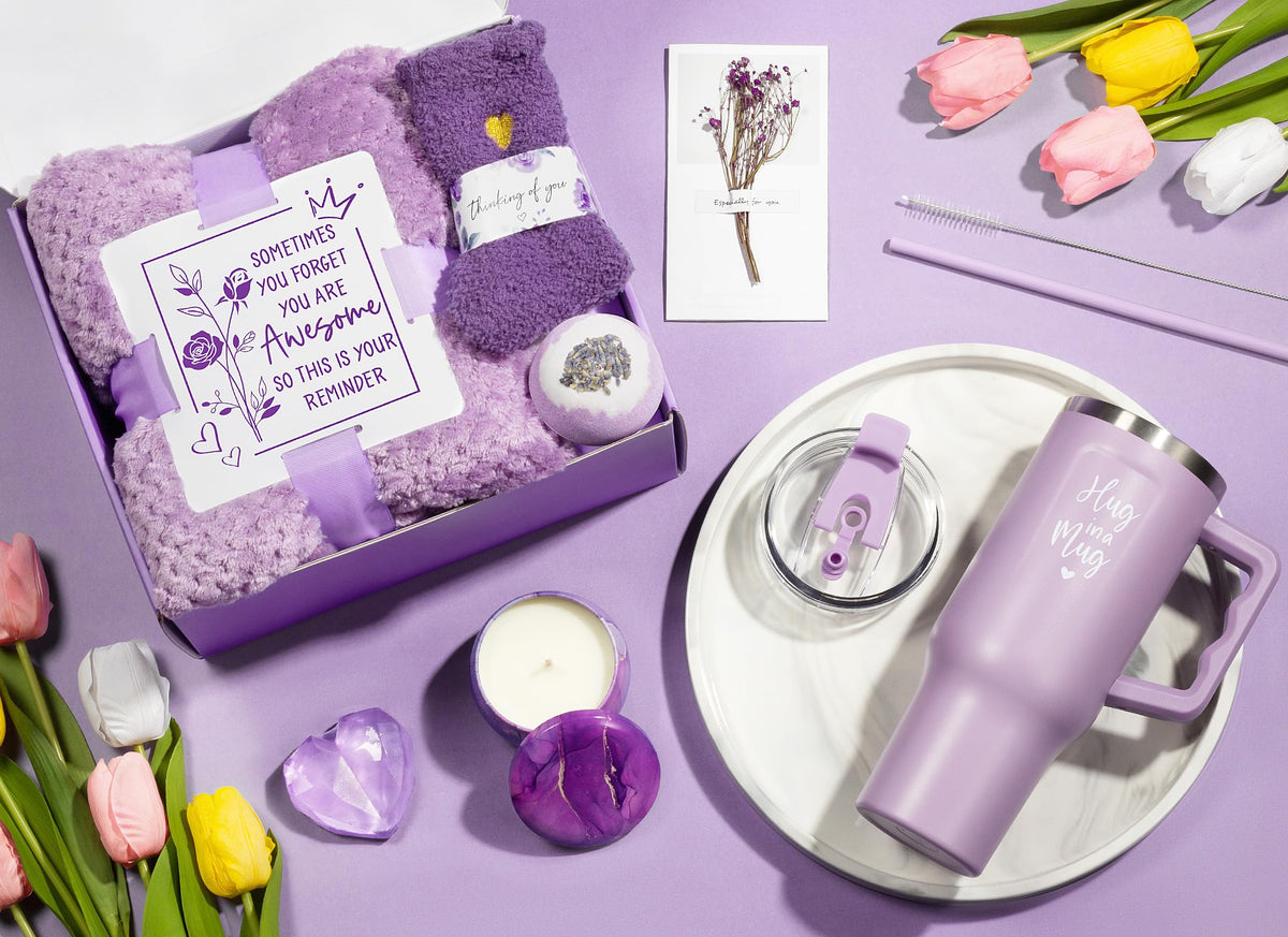 Lavender scented candle from Qinline Spa Gift Basket