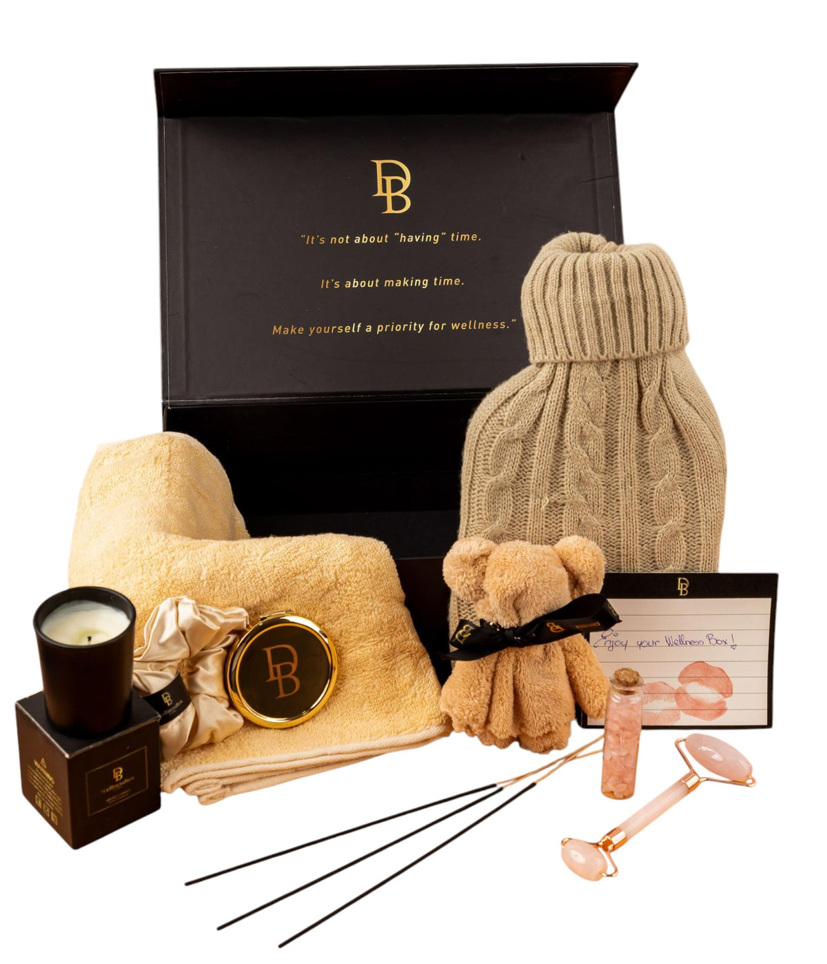 Lavender-scented soy candle included in DinBer spa gift set