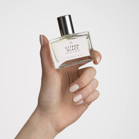 Le Monde Gourmand Citron Glacé Eau de Parfum with floral background