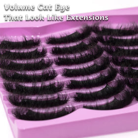 LEAFMOON Fluffy 20mm lashes laid out on a beauty table