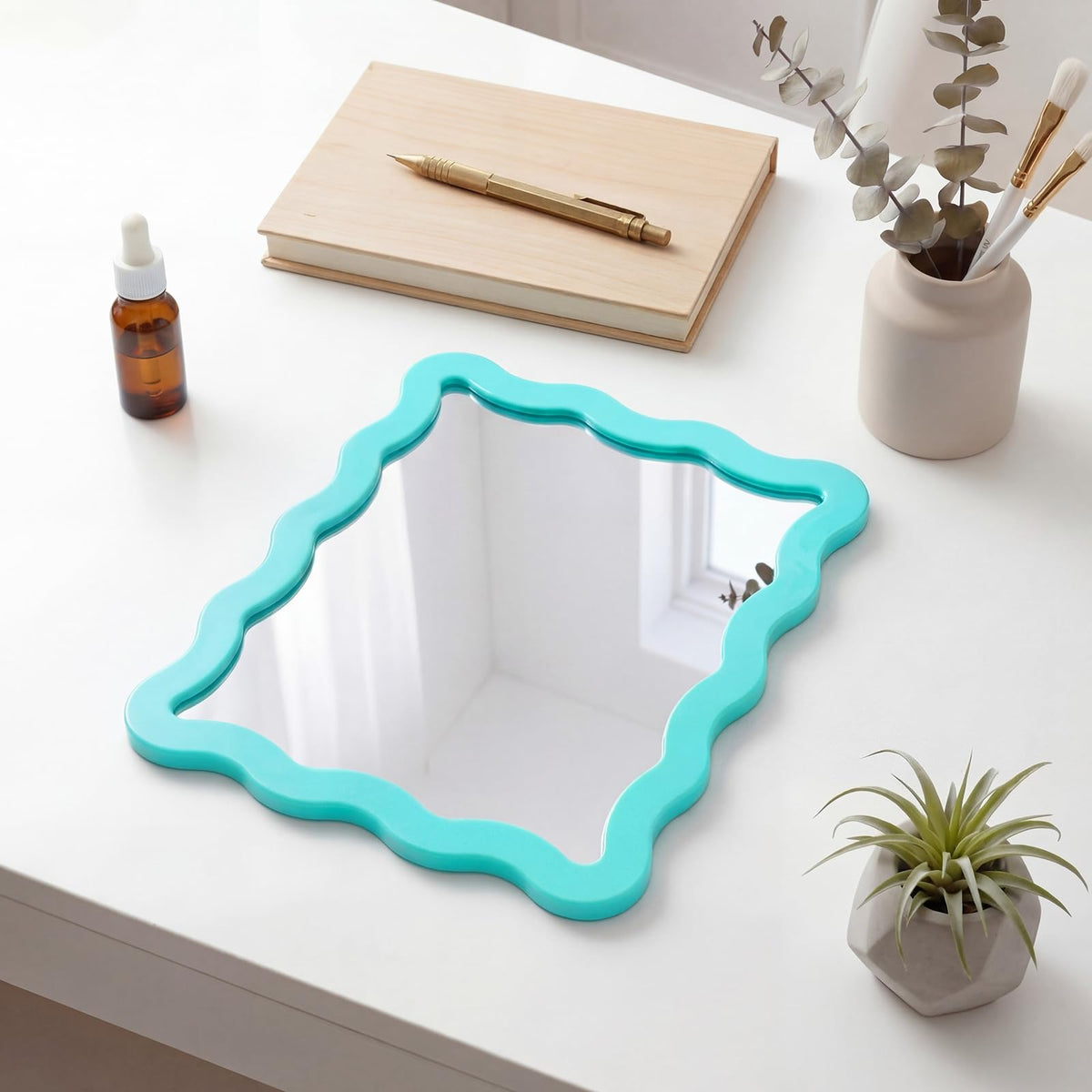 Leinuosen 5x7 Magnetic Locker Mirror side view highlighting rounded corners