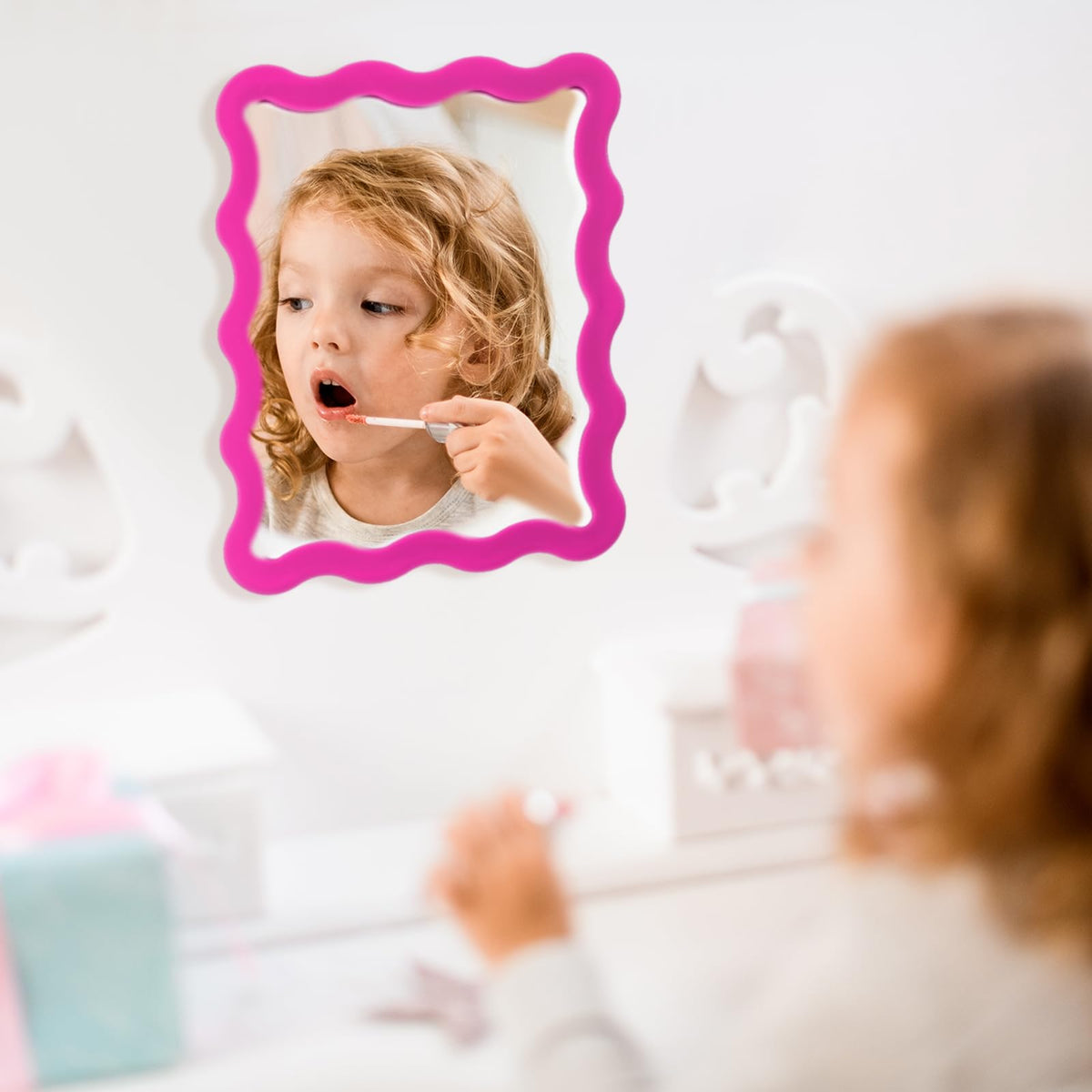 Leinuosen 5x7 mirror in rose red displayed on a desk