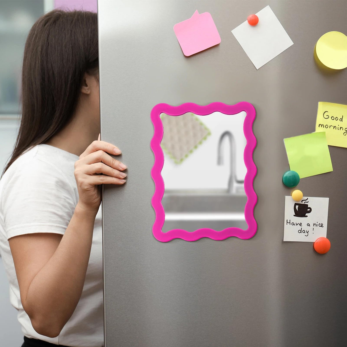 Leinuosen locker mirror with rounded corners for safety