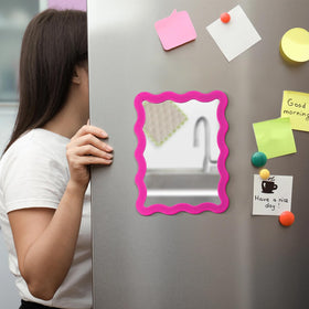 Leinuosen locker mirror with rounded corners for safety