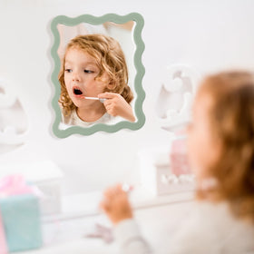 Leinuosen magnetic mirror on a refrigerator door
