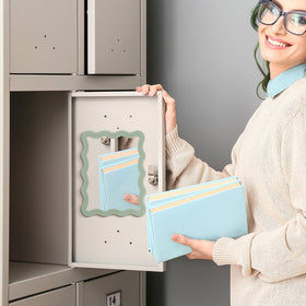 Leinuosen mirror in a stylish handbag