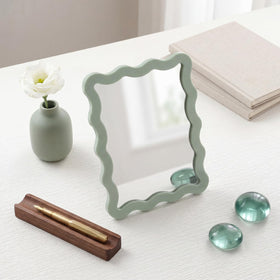 Leinuosen mirror with clear reflection