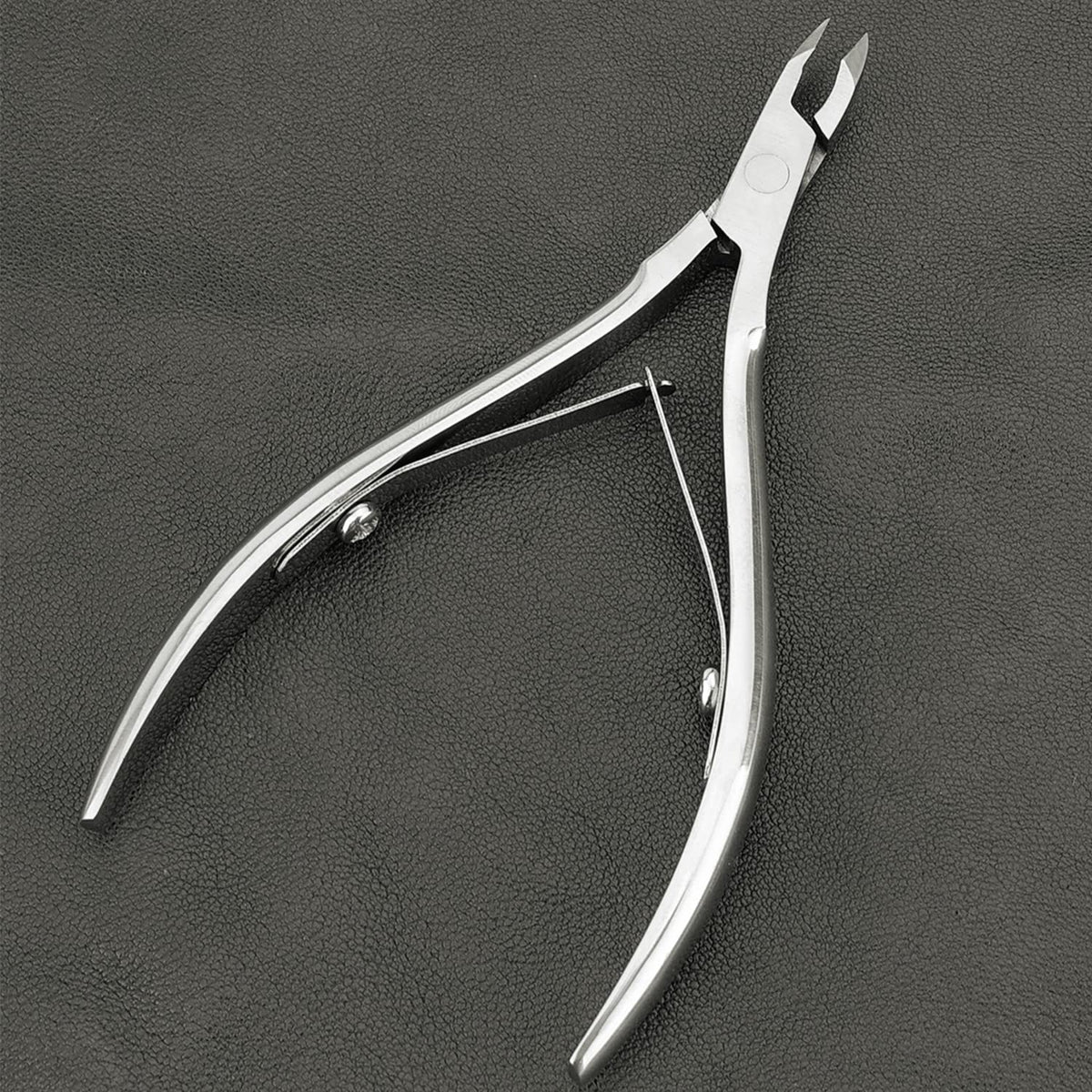 LePinko Cuticle Trimmer Kit showing cleaning process
