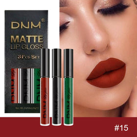 Lifestyle image of evpct Liquid Lipstick Set in use