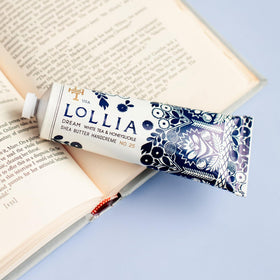 Lifestyle image of LOLLIA Dream Handcreme in use outdoors