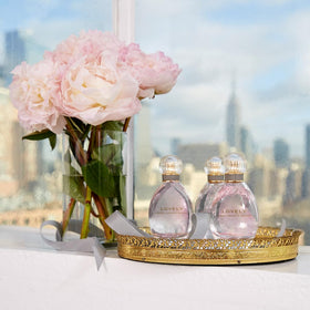 Lifestyle image of Sarah Jessica Parker Eau De Parfum in use
