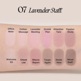 Lifestyle shot of CLIO PROFESSIONAL Pro Eye Palette Air in use