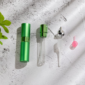 LISAPACK atomizer spray bottles with accessories on a table