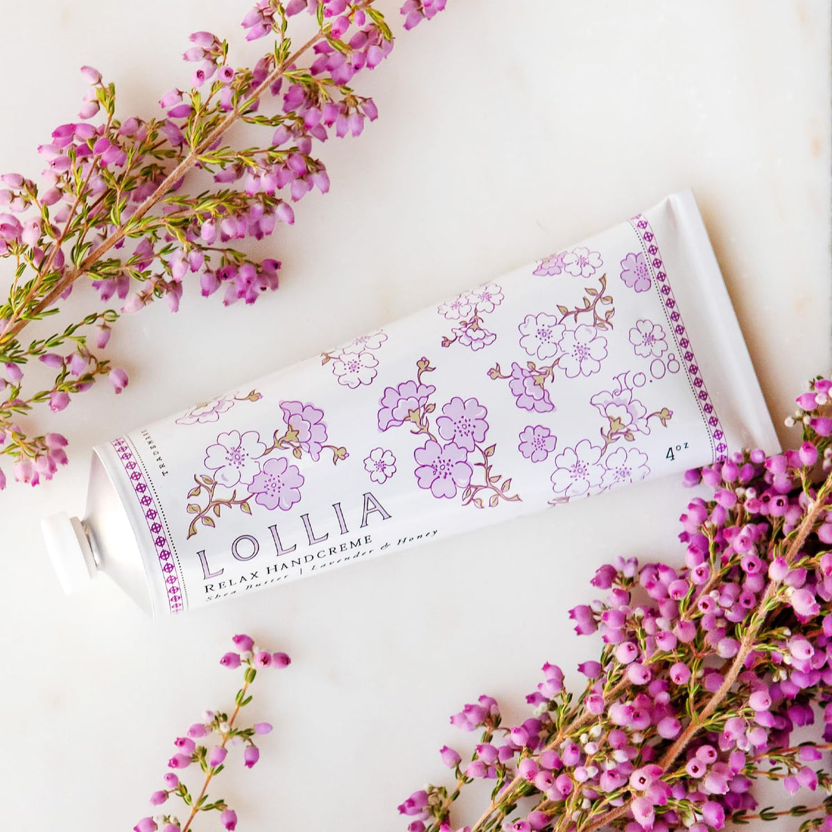 LOLLIA Relax Handcreme being applied to hands