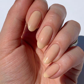 LONDONTOWN kur Perfecting Nail Veil Alabaster Tint packaging
