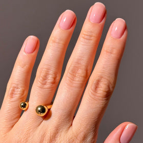 LONDONTOWN kur Perfecting Nail Veil Dusty Rose Tint on a manicure table